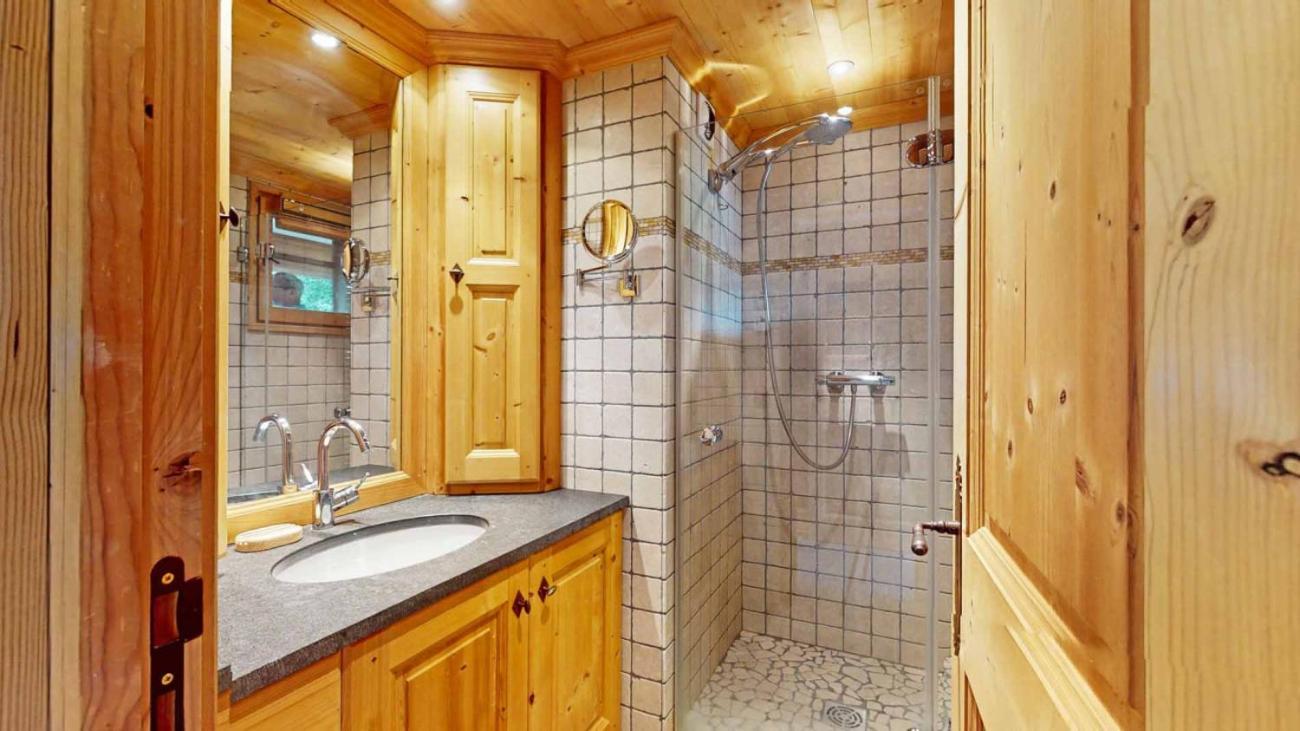 La Grande Ourse - 150m2 Almost Ski-in Ski-out Apartment